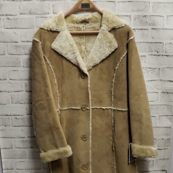 Leather limited coat  - Picture 2 of 7